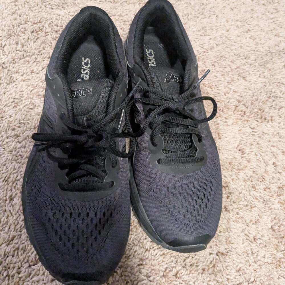 Asics women's size 9 great condition